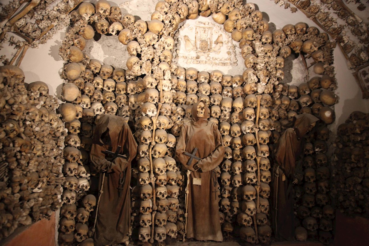 rome crypts and catacombs tour with bone chapel & transfers