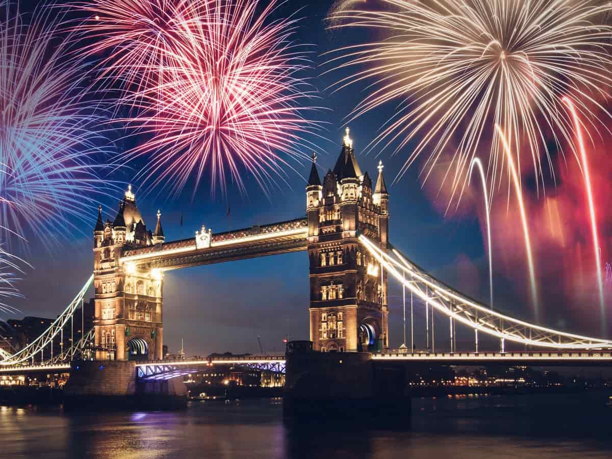 New Years Eve in Paris, Italy, and London - City Wonders