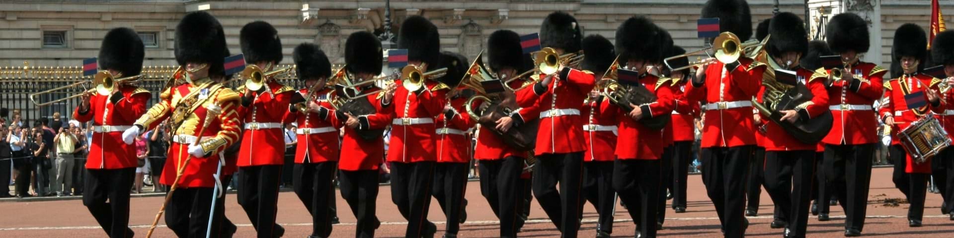 London Changing of the Guard Tours - Experience the Royal Treatment - City Wonders