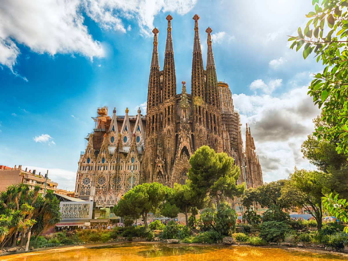 The Complete Gaudi Tour with Sagrada Familia - City Wonders