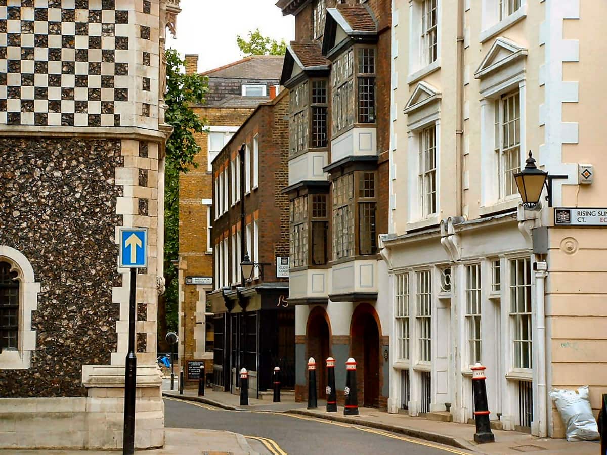 Stepping Through History - London's Oldest Streets - City Wonders
