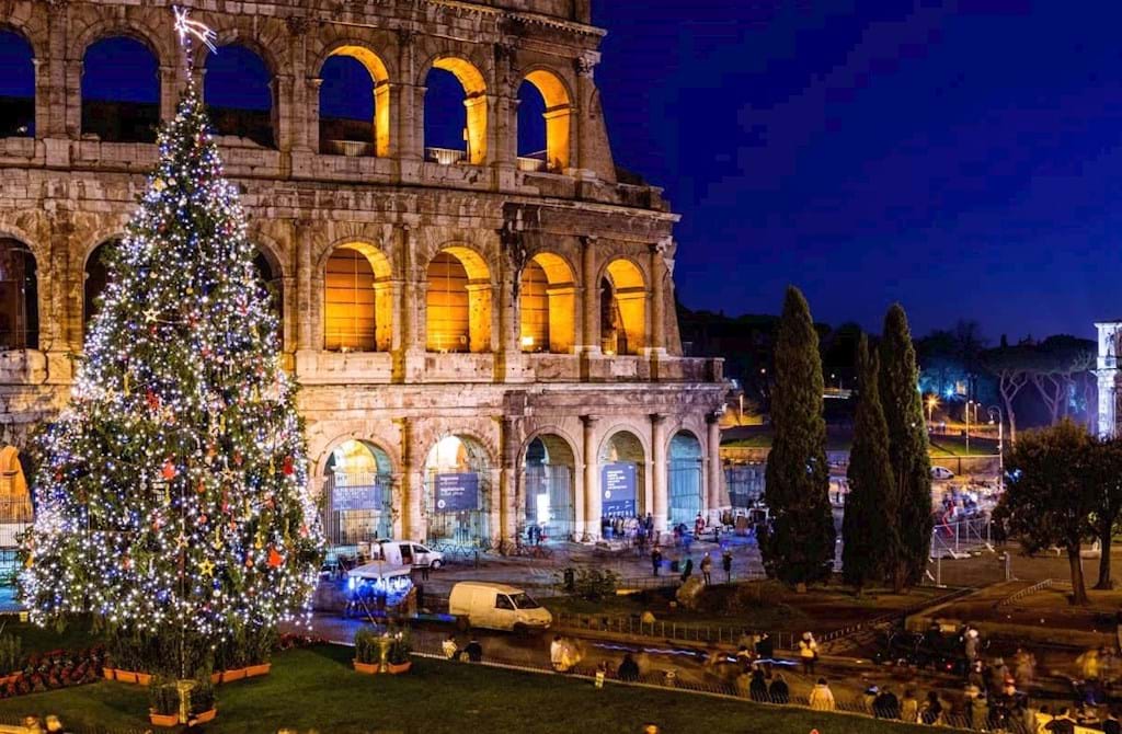 Explore christmas decorations in rome The city's festive charm