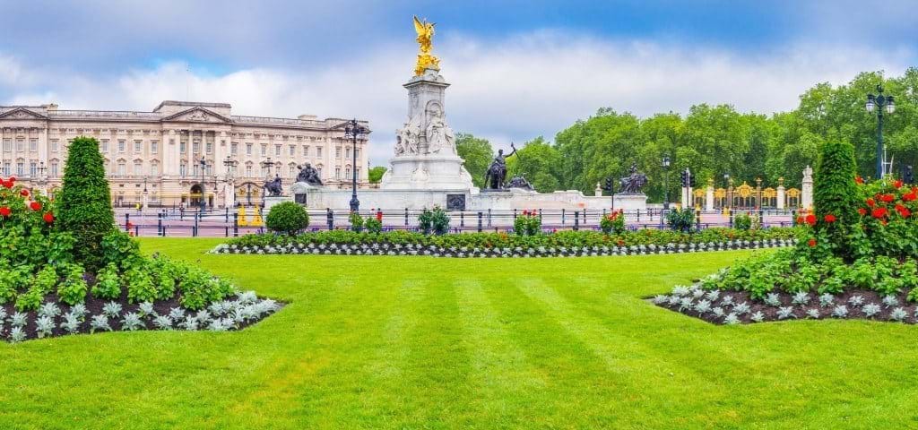 Buckingham Palace Tours Changing The Guard And Tower Of London City Wonders