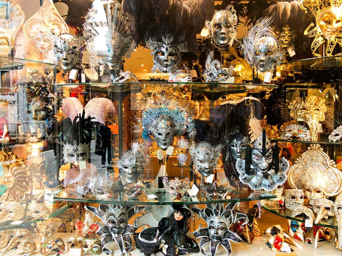masks in a Venetian shop