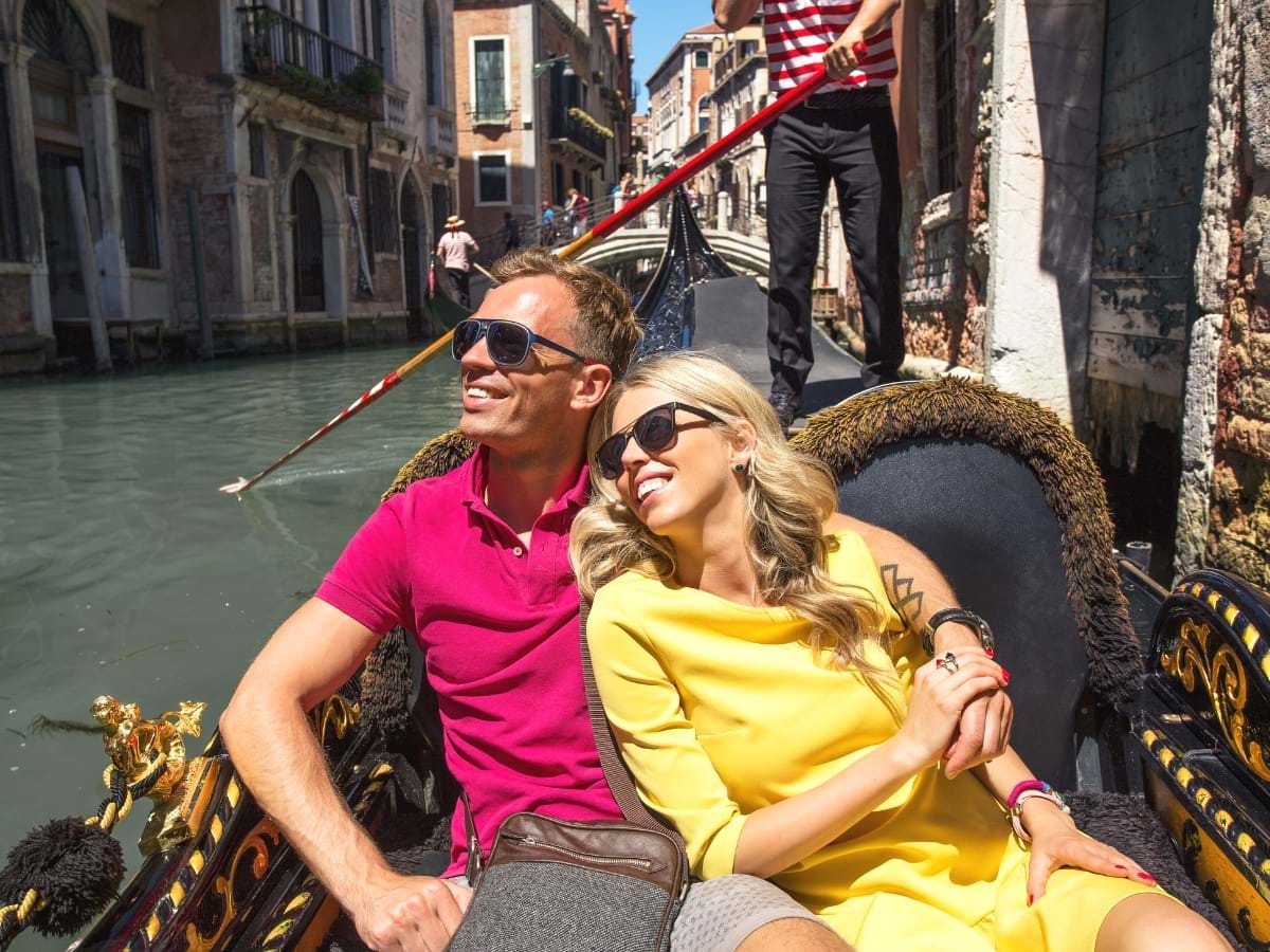 couple in gondola