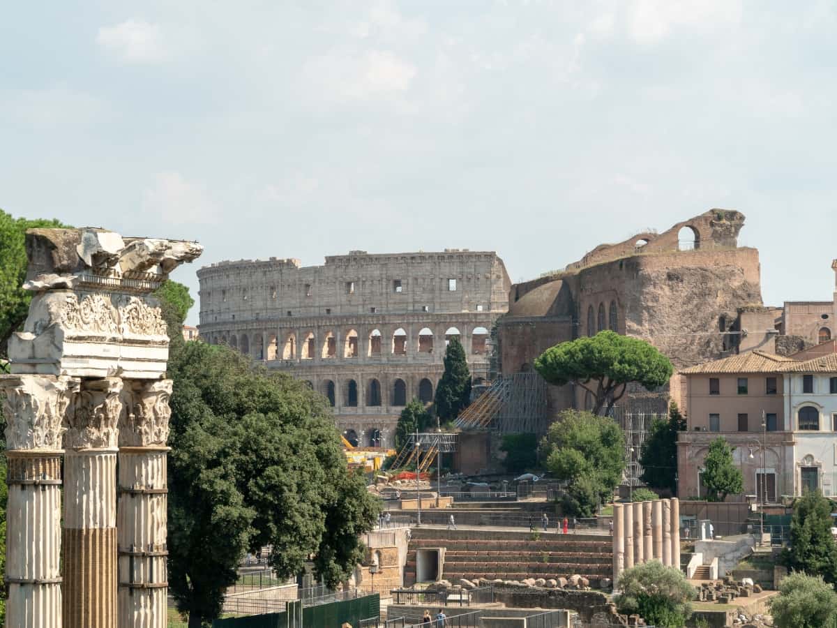 roman forum and colosseum