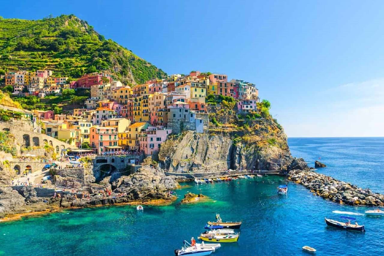 cinque terre day trip or stay