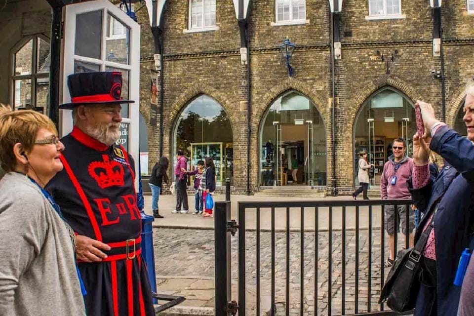 tower of london and beefeater tour
