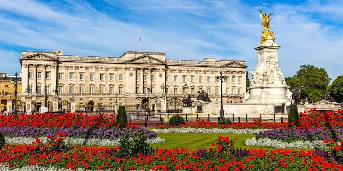 14 Facts You Never Knew about Buckingham Palace - City Wonders