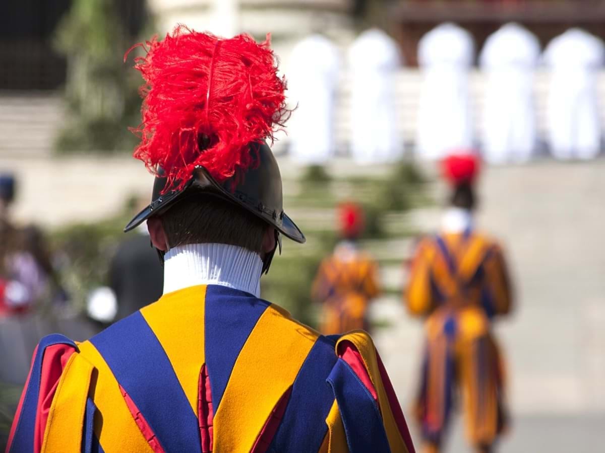 6 Surprising Facts about the Vatican’s Swiss Guards - City Wonders