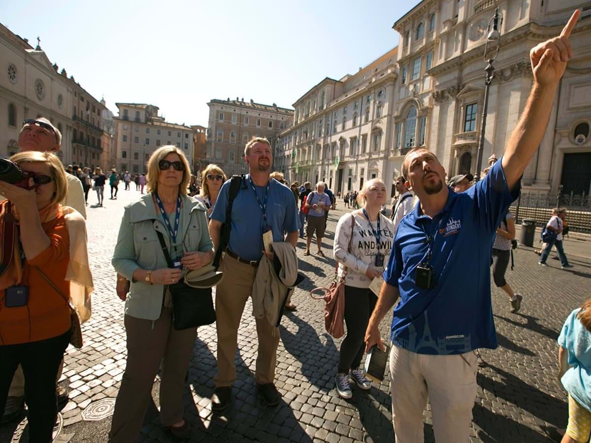 Tourists on a Angels and Demons tour