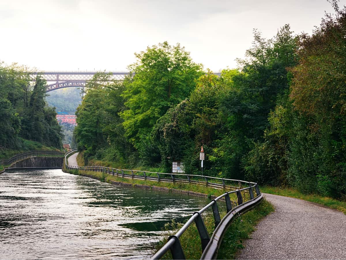 Naviglio Della Martesana cycling way in Milan