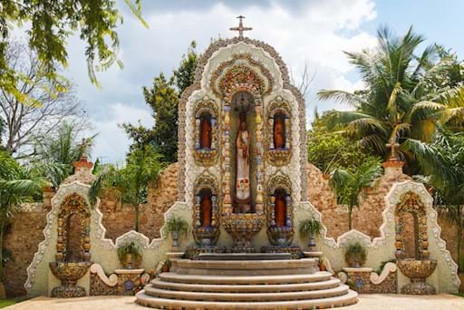 beautiful altar in Valladolid, Mexico