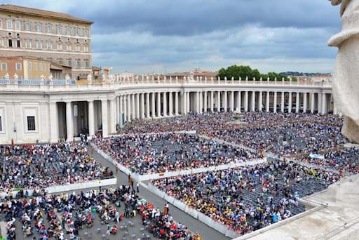 Big Crowd in St Peter Square
