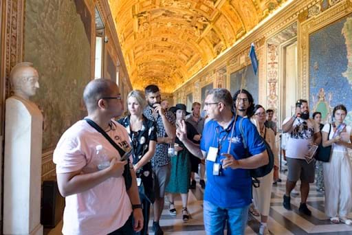 Guided tour of the Gallery of Maps