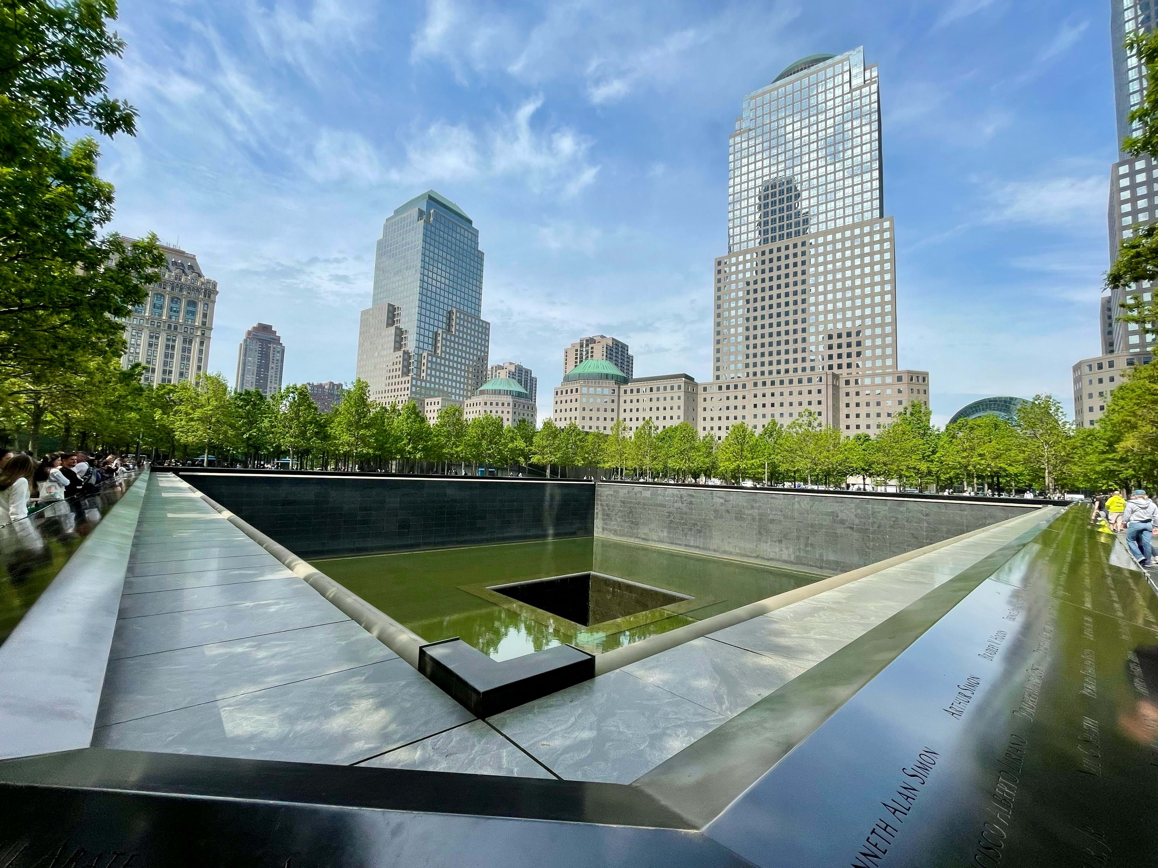 9/11 Memorial and Ground Zero Tour with Museum Access: A